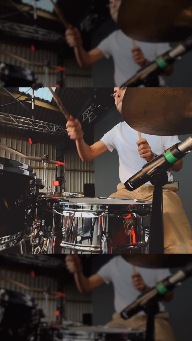 Cheeky festival gig with @tomvaughano a few weeks back, also with the beaus @tom.b.ok and @jonbryantguitar🕺
#drumsdrumsdrums #vf15 #drummer #remodrumheads #drummergram #sessiondrummer #londonmusician #londonmusic #drummerinlondon #drum #drums #drumkit #drumset #instadrums #soundsfrommyattic #drumminglife @istanbulagop @vicfirthuk @cosmicears #remoterecording #remotedrumtracks #remotedrumrecording