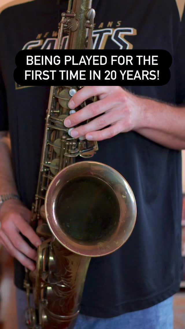 Last week this horn was hanging on a wall. Today, it’s in my hands: this is what it sounds like leaks, dings, and all. ❤️ I feel beyond blessed to able to play such a beautiful instrument. It came to me through divine intervention and the kindness of an incredible family. Thank you 🙏
I cannot wait to get it fixed up and in tip top playing condition. 🙏
#clarinet #saxophone #neworleans #music #band #woodwinds #practice #flute #reeds #jazz #jazzclarinet #ClarinetPlayer #ClarinetSolo @buffetcrampon @legerereeds @silversteinworks