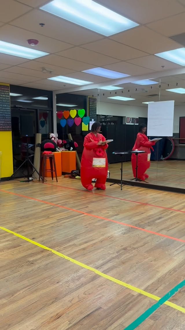 Wear your costumes to class all week and tag us in all the fun! 🤩 🎃👻💀💃🏽👯