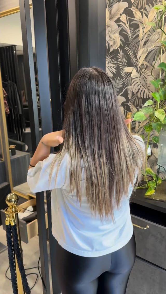 Correzione colore con sfumature naturali.
#biondofreddo #biondobari #bari #hair #haircolor