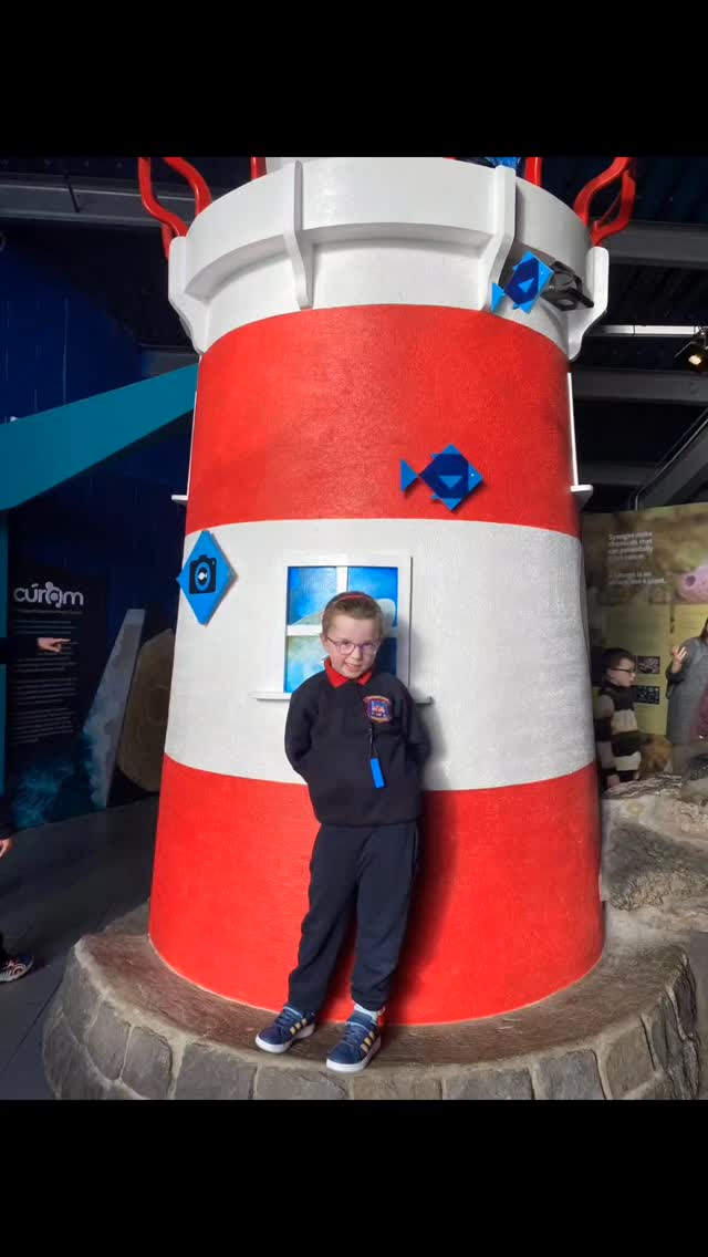 A great day at the aquarium for Múinteoir Louise’s class. The children learned lots about the sea creatures in the aquarium and got to design their very own tanks for their favourite sea creatures. 🐡 🐟 🐠