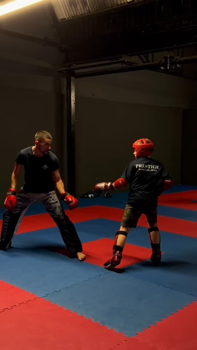 Pointfighting Prep with @baxter_charlie451 and @jamie_g.13 🥊💯
#martialarts #kickboxing #pointfighting #wako #nottingham #fitness #boxing #training #kicking #taekwondo #mma #ufc #prestigemartialarts