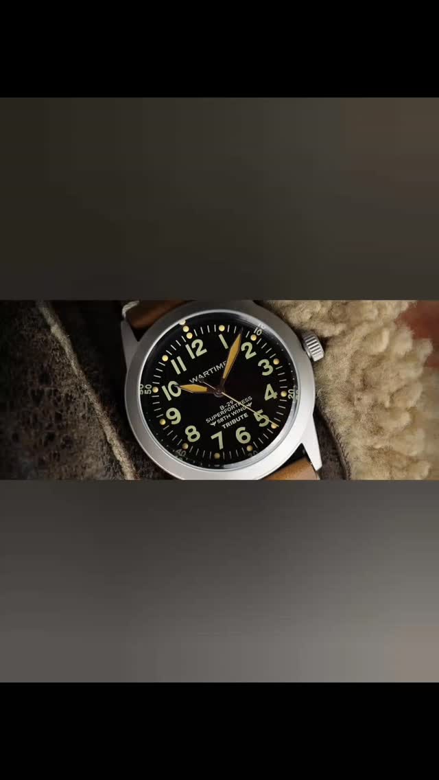 🔗 ACQUISTALO su Amazon Italia: https://amzn.to/3YiDc1U
Orologio militare WTI World Time International – modello ispirato al classico A‑11 della Seconda Guerra Mondiale. Edizione vintage limitata e numerata per collezionisti, con cassa 42 mm in acciaio, impermeabilità 10 ATM, quadrante nero con numeri luminescenti e lancette super-luminescenti, e doppio cinturino (pelle + tessuto/canvas) inclusi. Ideale per chi ama il look militare e la storia degli orologi da aviatore.
Visita lo Store di WTI orologi su Amazon Italia 👉 https://amzn.to/44Q9tkG
#WTI #A11 #A11Watch #WWIIWatch #MilitaryWatch #VintageWatch #PilotsWatch #FieldWatch #MensWatch #Wristwatch #LimitedEditionWatch #WatchForSale #WatchSale #WatchCollectors #WatchLovers #SwissQuartzWatch #SteelCaseWatch #CanvasStrap #LeatherStrap #WaterResistant