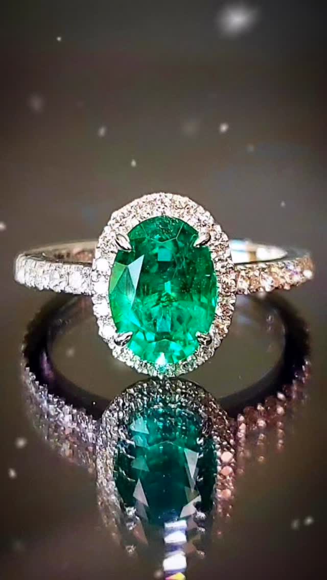 Oval Emerald ?
#lakeforestjewelers #emerald #ovalemerald #ring #rings #jewelry