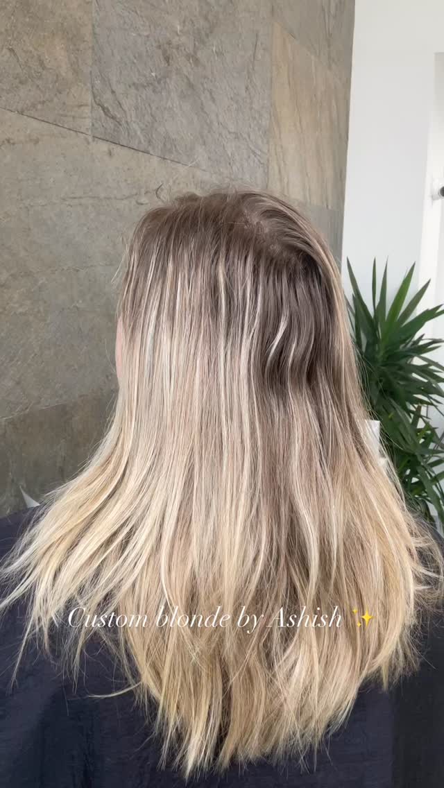 New year, new hair! โจ๐ฅ
Ashish created this stunning blonde with full highlights, glaze and style ๐ซถ
The David Ezra Salon Team is so happy to bring in the new year with the best new hair! โค๏ธ
Book your appointments for when we get back for the new year by calling (973)628-7803 or click link in our bio! ๐ฒ
#davidezrasalonspa #waynenjsalon #njhairsalon #njbesthair #thebestofnjbeauty
New years hair, blonde highlights, Wayne NJ Hairsalon, NJ Hairstylist