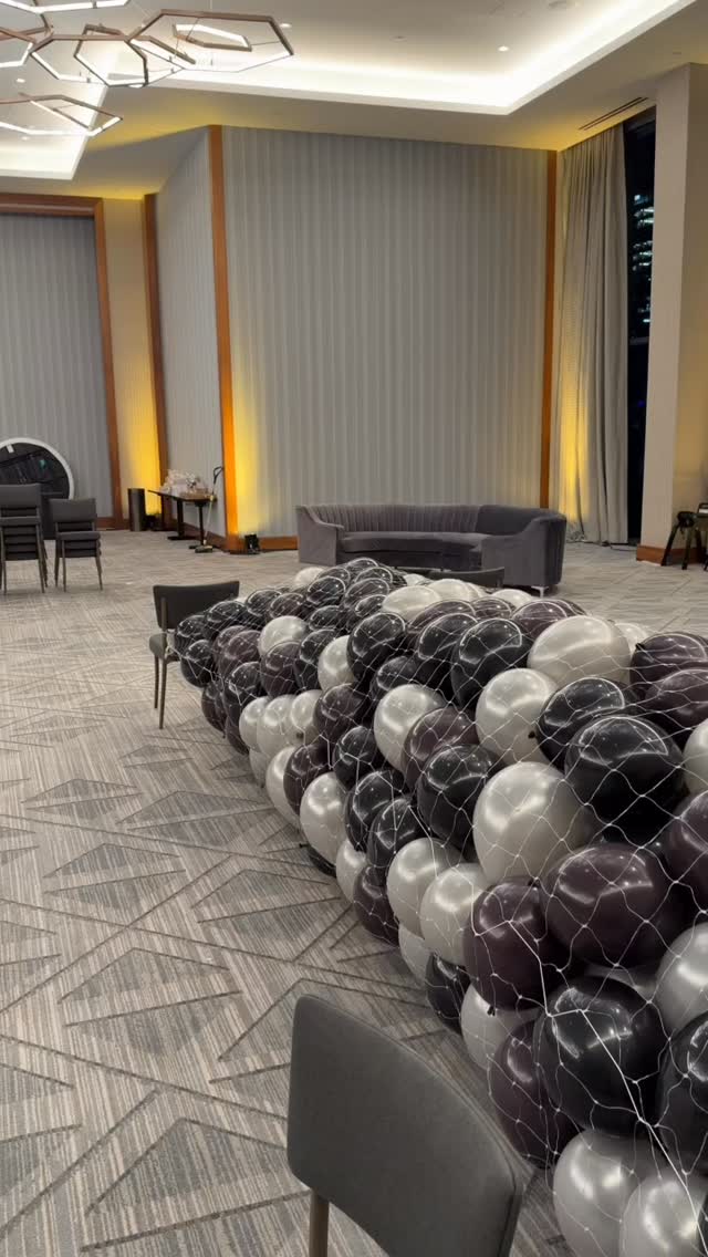 NYE Balloon Drops are a perfect way to ring in the new year! Happy New Year, everyone! ? Wishing you all a prosperous 2026. ✨
Planner: The talented and creative @lizdoesevents
Venue: @fsnashville
.
.
.
#LaMarvelousWasHere #LaMarvelousBalloons #NashvilleBalloons