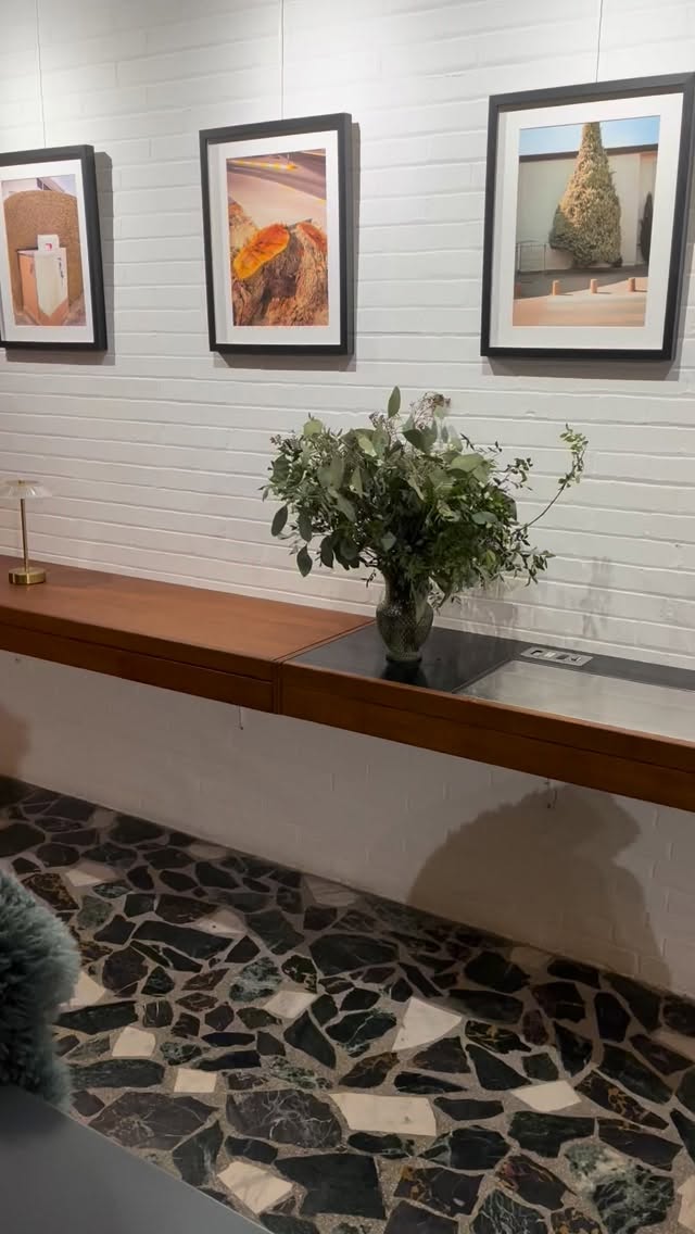 Happy New Year! Gutted the lights have to come off our Christmas Cactus this week! Maybe we’ll keep them up for a bit longer ;-) We’ll be in touch soon about some exciting events and exhibitions planned for 2026 at La Roche. Link in the bio to subscribe for email notifications 📣
#artgallery #midcenturymodern #larochehouse #eventspace #cactuslovers🌵