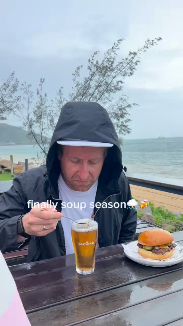 POV: it’s finally soup season 🥹
Come grab a schooner and a burger, we are open 12pm-8pm! 🍔🍺
#burger #islandburger #food #fyp #viral