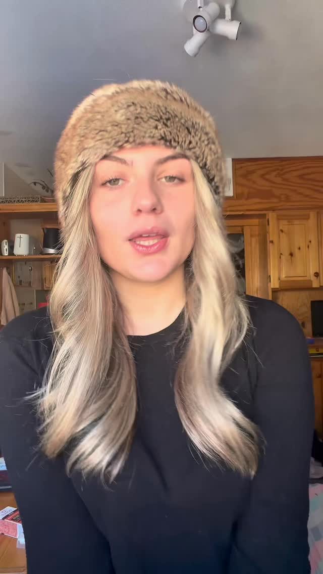 Qui a dit qu’on n’avait pas besoin de crème solaire au ski ? ❄️☀️
Neige + altitude = UV encore plus forts.
Le réflexe indispensable chaque jour : la crème solaire visage SPF 50+ ECRAN®
Protection maximale, texture agréable & zéro compromis.
🛒 Disponible dans toutes vos grandes surfaces