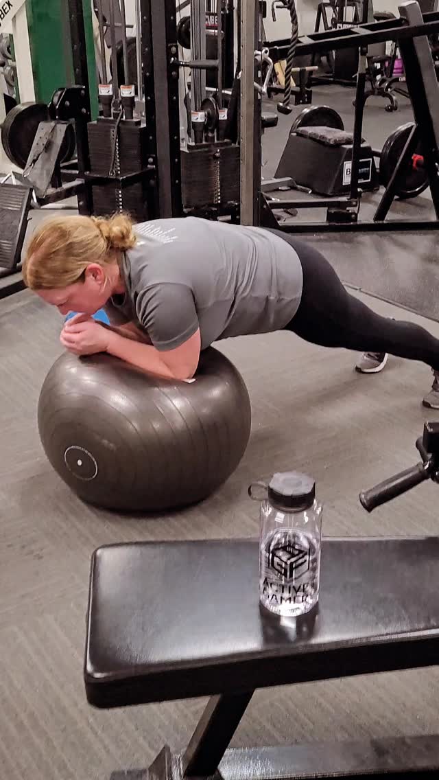🤪BUILD THE CORE 🤪
A strong core is key for maintaining good posture and reducing injuries. Make sure to do 10 minutes of core per day!
And as your trainer. Do 3, one minute planks.
😁. Oh, and book your FREE session today. #buffalotrainer #buffalofit #buffalopersonaltrainer #healthcoach #PersonalTraining