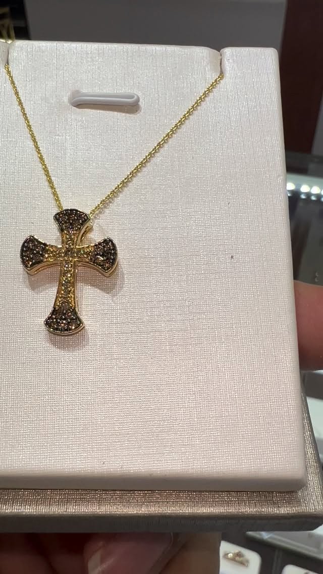 😊 Hey y’all! Goldman Fine Jewelers in Kenner, LA - Your go-to spot for LeVian Chocolate Diamonds & Pandora Jewelry! 💎 We ship nationwide! 📦
Got questions? Give us a call at 504-469-1961 or swing by our overstocked jewelry store! 😍 3315 Williams Blvd, Kenner, LA
#TheGoldManKenner #LeVianChocolateDiamonds #PandoraJewelry #JewelryOverstock