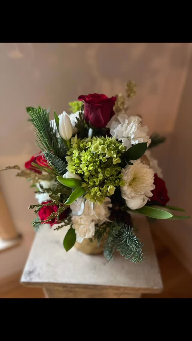 You don’t need a reason to send roses… but if you’re looking for one, here it is: just because. ❤️
A timeless gift that never goes out of style — fresh, fragrant, and full of love.
#EverydayFlowers #JustBecauseBouquet #RosesBrookfield #FloristNearMe