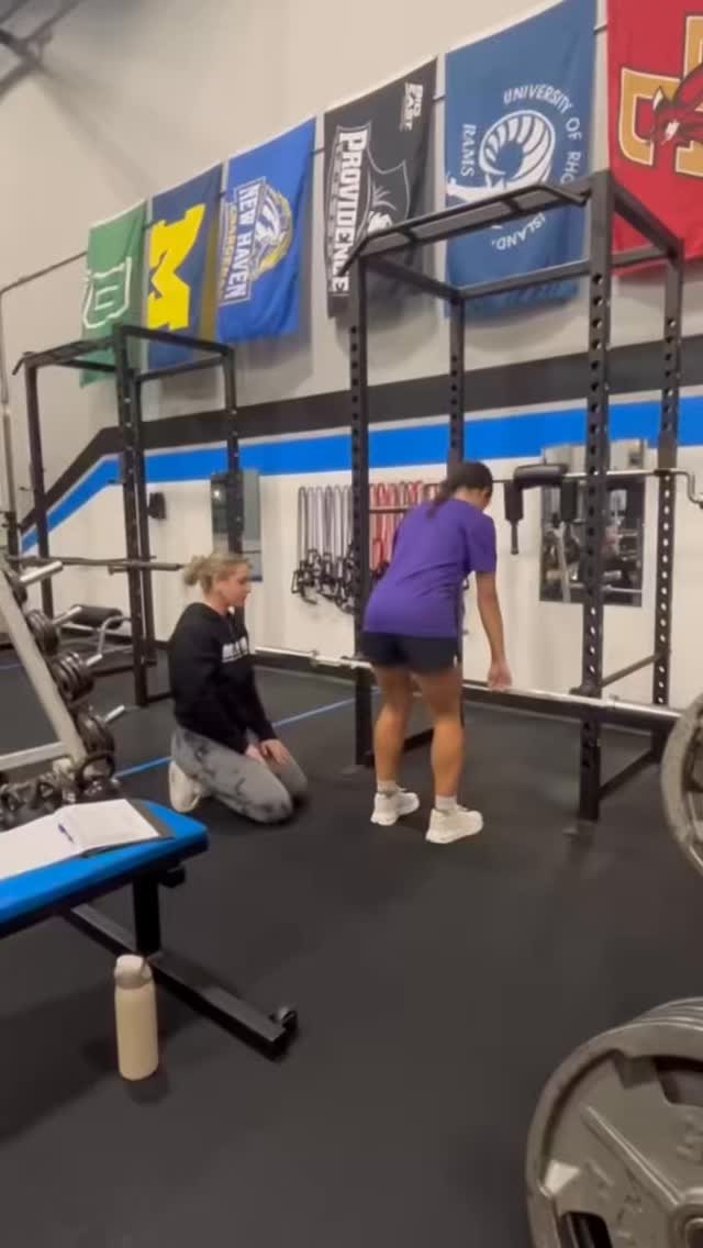 Progress doesn’t come from doing it all at once ?
Even one quality workout this week makes a difference ?️♀️✅
Show up. Move well. Keep going ??
Little wins today lead to big results tomorrow ✨
#strengthandconditioning #consistencymatters #athletictrainer #dontquit #olympia