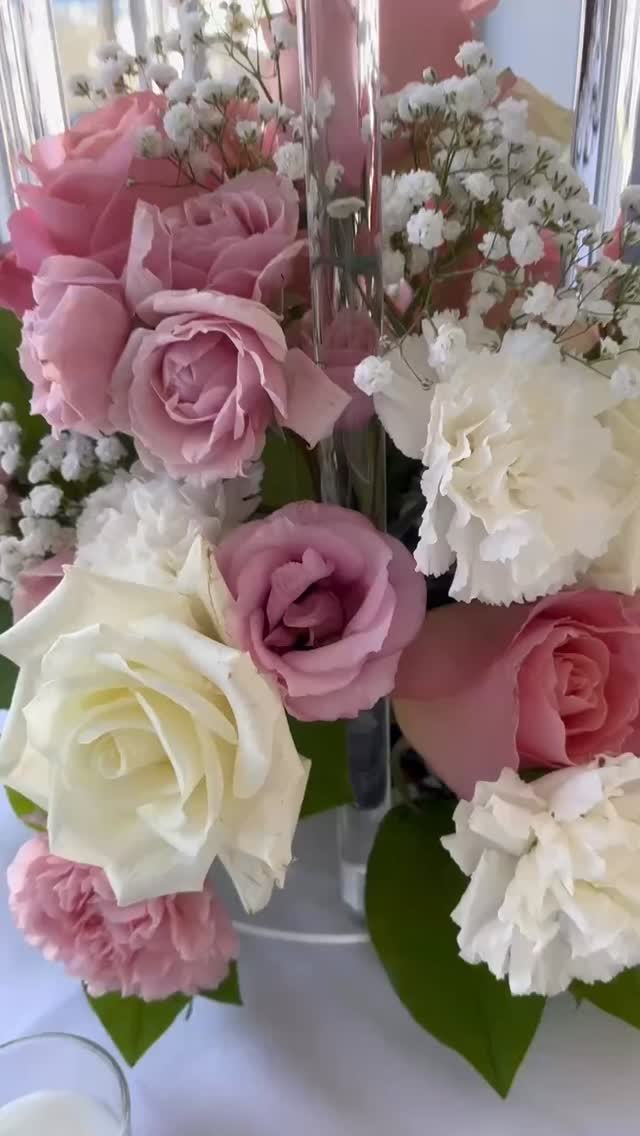 Our seasonal centerpieces are perfect for kitchen tables, entryways, or gifts for loved ones. Featuring soft whites, muted greenery, and a few winter accents — simple, elegant, and long-lasting.
? Call ahead to order your in-season floral arrangements today.
#WinterFlorals #BrookfieldFlorist #EverydayArrangements #FloralsForTheHome #brookfieldwisconsin
