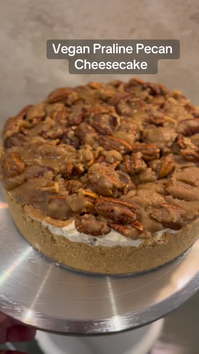 Vegan Praline Pecan Cheesecake. I guarantee your dessert life won’t miss a single thing. Gourmet vegan deliciousness at its finest.
#SweetRainVegan #dessertporn #vegan #Japanese cheesecake