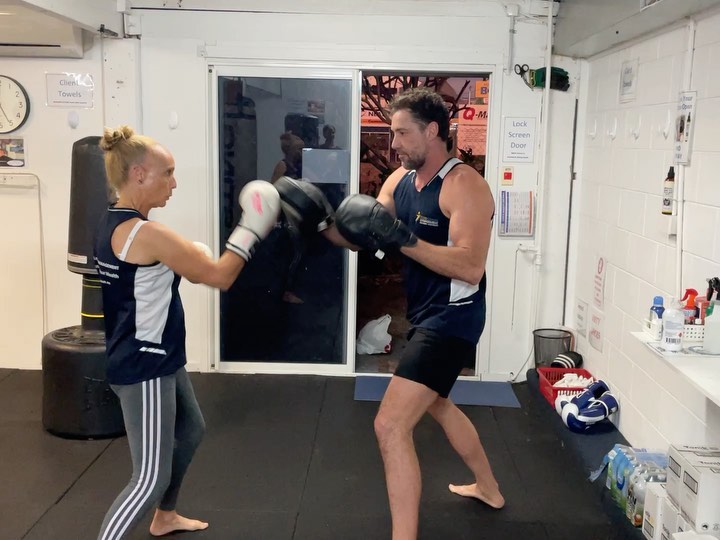 Family BoxFit @tfmcairns Mother and Daughter on the pads with Coach Dave. No experience required. #boxing #feelgood #familyfit #fitnessmotivation #exercise #cairns #fitnessclass