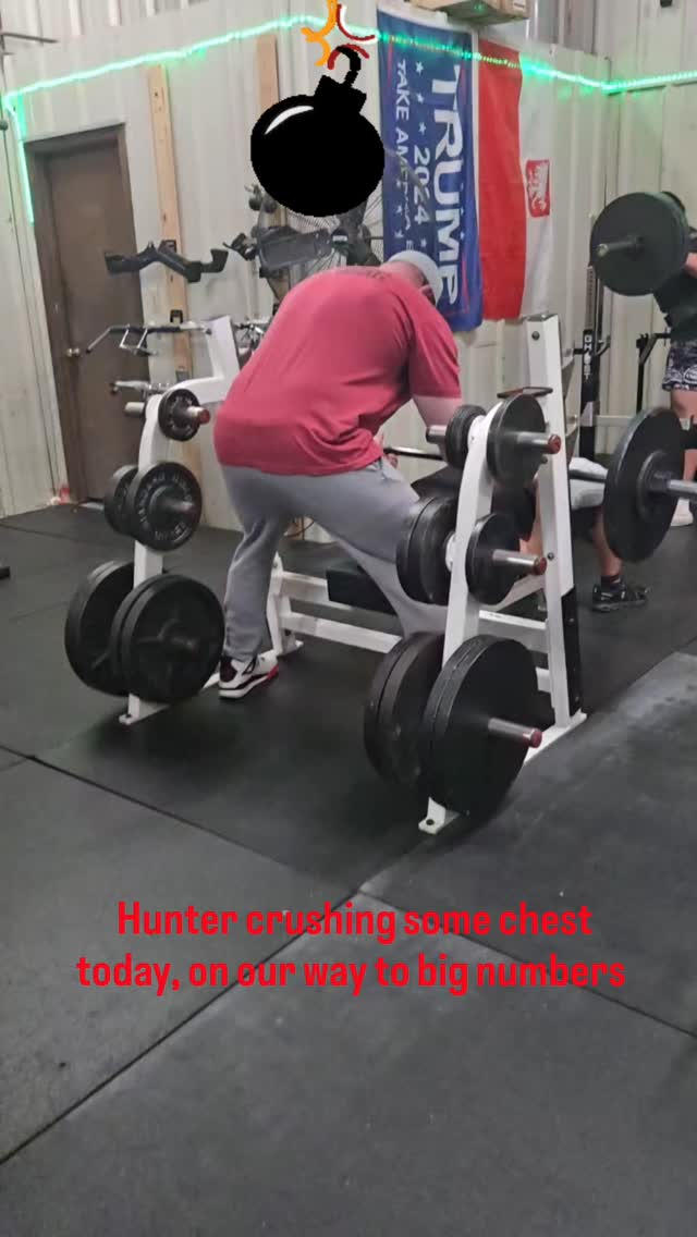 Hunter working on building that bench, 4x6 on flat press, followed by incline DBs, then DB rows and Tate Presses. Hard worker! Cant wait to see what we end up with in a few more months!!
#athlete #gymmotivation #football #linebacker #hardworking