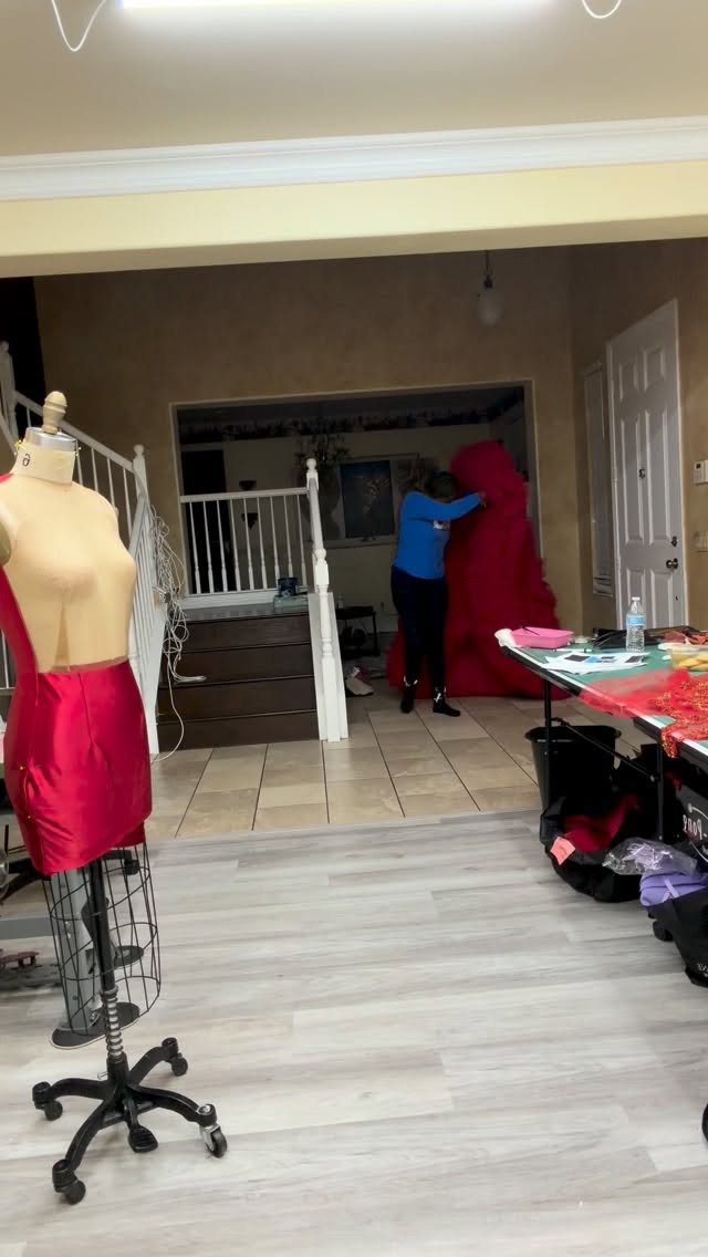 This portion of the dress is only the bottom. Many of you want the drama till it’s time to walk around in it AND with heels.
Could you handle this train?
I’m still accepting prom orders, click the link in my bio and submit an inquiry.
.
.
#Promdress #PromSuit