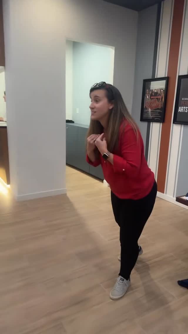 Borrego kiddos thanked soprano Lauren Jelencovich after a Borrego Springs Community Concert Association (BSCCA) school concert at the Borrego Springs Performing Arts Center. @laurendariana