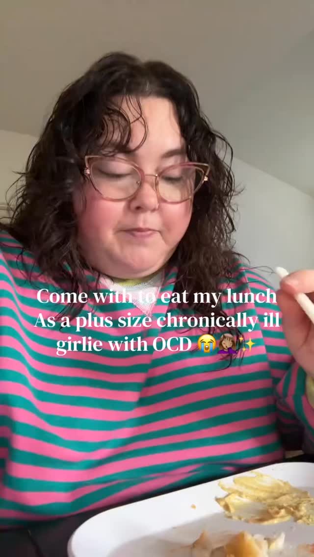 Eating on the internet as a plus size/fat woman is scary! But I also know there is nothing anyone can say that I haven’t said about myself 🤷🏽♀️ so I’m keeping myself accountable and sharing because I know I’m not alone!
OCD keeps you in a spiral, eating diverse veggies/foods full of color I know is sooo good for me, and in that same breathe I know it’s also not good to hyper focus on that or feel guilt if I’m not getting a veggie in every meal!
So I’m choosing fed over perfection ✨💗 and that in itself is so important 🪄
#celiacdisease #glutenfreelife #ocdawareness #curvyconfidence #biotoxinillness