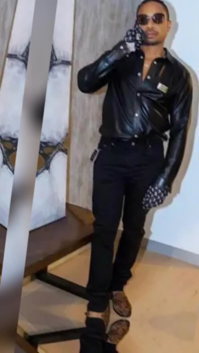 February is BLACK HISTORY MONTH and we’re celebrating and highlighting African American Fashion Designers and Icons…today we are featuring Karl Kani. He is the founder and CEO of the hip hop fashion brand Karl Kani. At age 16, Karl started designing clothes after learning the essential handcraft at his father’s company. He never studied tailoring or design, but he would buy material and tell a tailor exactly how he wanted his garments to look, enabling him to have “fresh outfits that nobody else had. Eventually, people who saw him wearing these outfits in clubs began asking for clothes of their own, and he began taking orders for them.
He designed Coco Jones 2026 Super Bowl Outfit.
👑HIS & 👑Her Luxury Consignment Boutique
875 West Poplar Ave
Shops of Collierville Ste 1
Store: 901-861-0056
Text: 901.356.3656
www.hisandherconsignment.com
#hisher
#hisherconsignment
#FYP