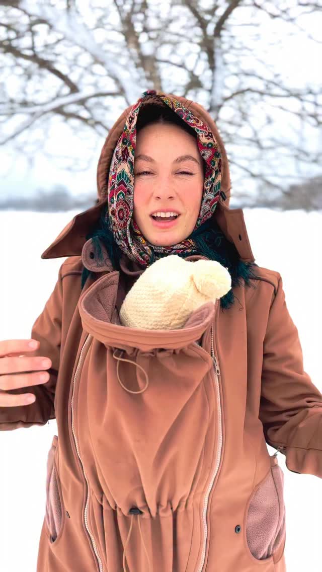 To learn more about protective hair styled for long hair growth, comment PROTECT
Best historical hair care tip for winter... If you want to grow longer or healthier hair, protection from winter weather is key. I'll show you how I keep mu tailbone length hair protected (without literally squashing my style), and stay warm even in the coldest of winters! 👩🏻🦱❄️