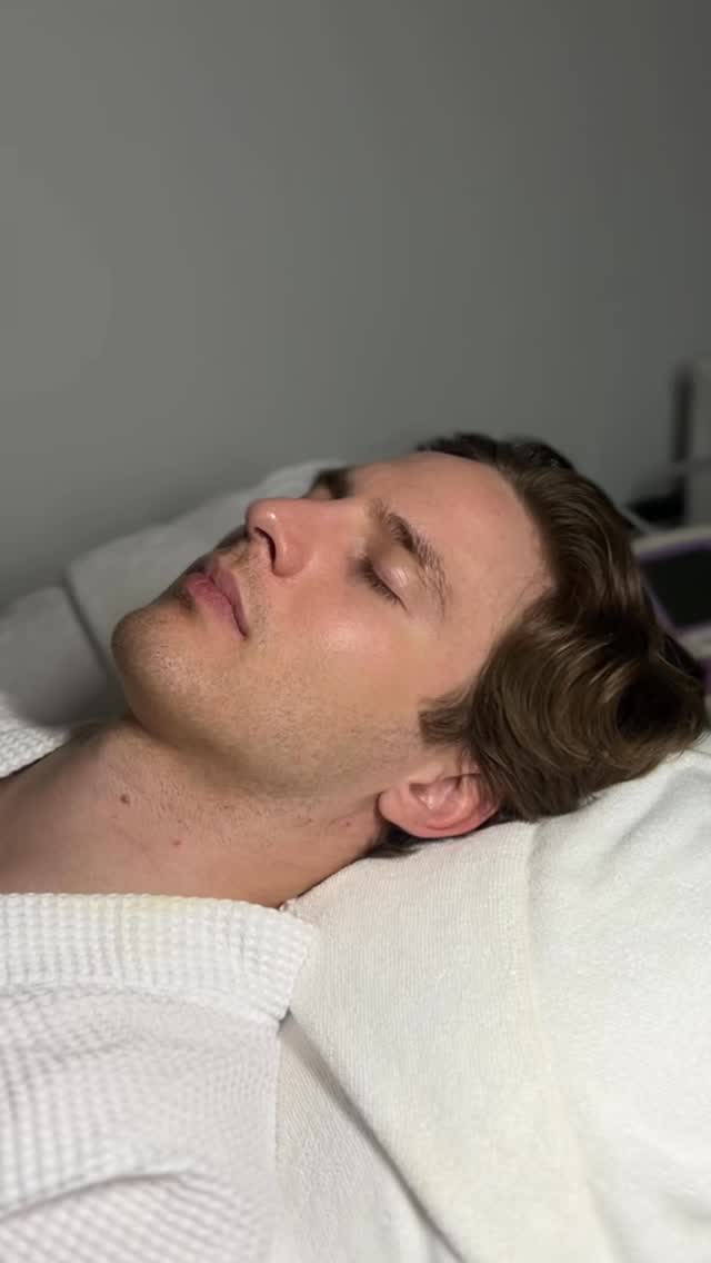 Regular facials help clear congestion, boost circulation, and aid cell renewal. Book your facial today to get healthy, radiant skin.
#nycfacials #mensfacial #nycskincare