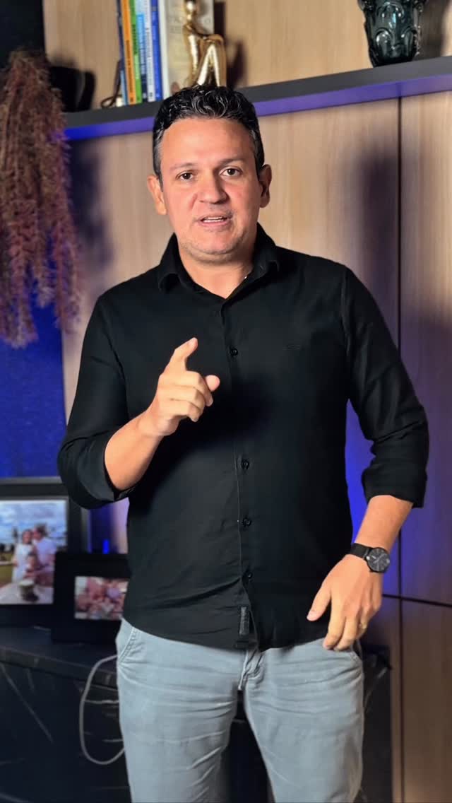 Seu CNPJ pode estar irregular… E você nem sabe.
O que realmente mantém sua empresa segura é estar em dia com pagamentos e declarações.
E a verdade é simples: muitos empreendedores só descobrem que estão irregulares quando já estão com multas, impedidos de emitir notas ou até com o CNPJ suspenso.
Mas isso tem solução e começa com uma análise certa.
Aqui, a gente não só abre empresa.
A gente cuida, acompanha e mantém tudo funcionando como deve ser.
Se você quer evitar dor de cabeça e ter segurança no seu negócio, nos chama no direct e vamos verificar a sua situação. ?
