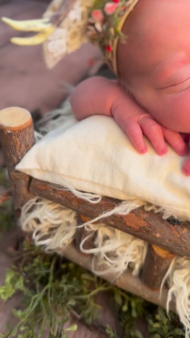 Swooning over this cutie ā¤ļø
#newbornphotographer #babyphotographer #babyphotos #newbornphotos #oregonphotography #newbornphotoshoot #newbornphotography #eugeneoregonnewbornphotographer