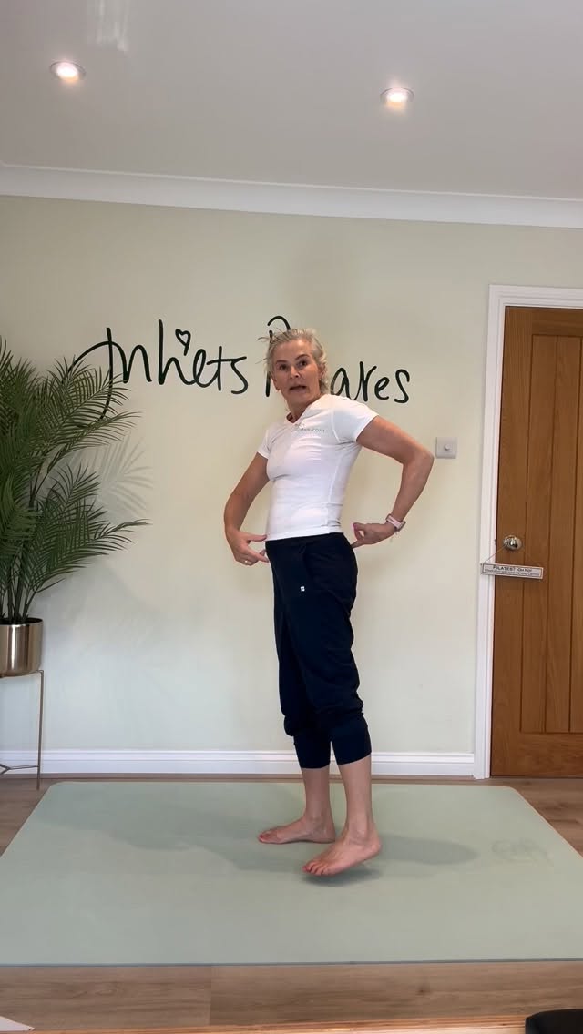 Teaching online!
Lots of visuals, imagery and waving arms around but we get it! Off the mat, up at the screen and ?you!
It’s only when I’m editing that I see just how much I wave my arms, gurn and clown around but it seems to hit the spot!
What can I say? I’m passionate about what I teach ???
#talkingwithmyarms #howtoteachonline #pilatesonline