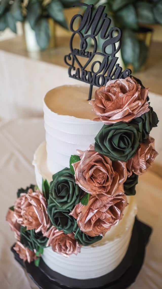 Flowers for life’s meaningful moments ?
Ceremony Location: Performing Arts Center
Photographer: @steve.bowman.photography
Florist: @mayflowersflorist
#brookfieldwisconsin #wisconsinflorist #wisconsinweddingflorist #floralarrangements #mayflowersflorist