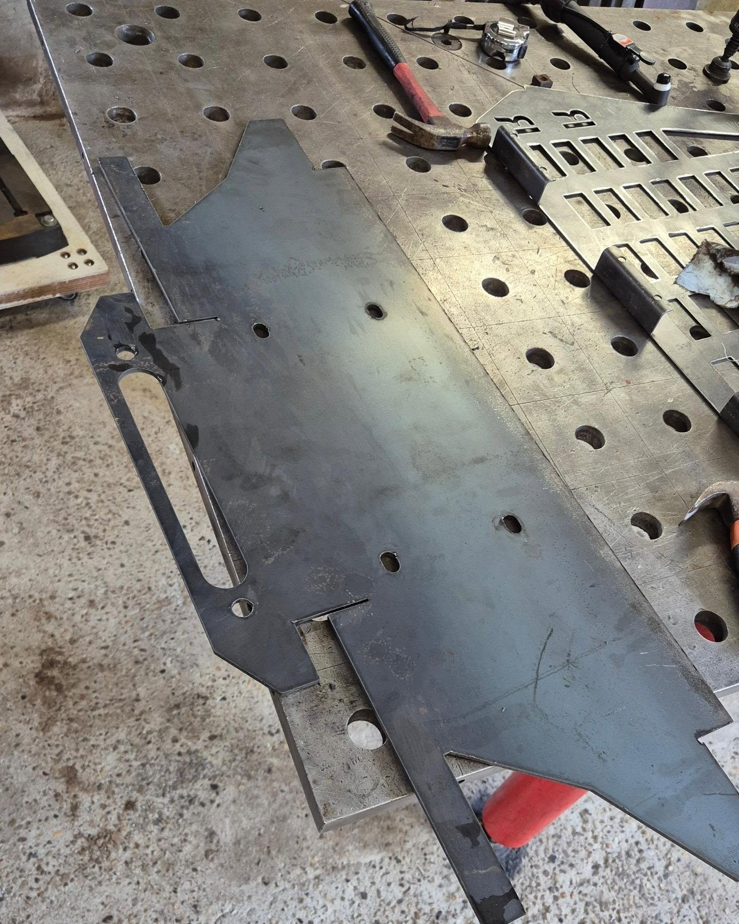 A good foundation for a project like this is a good 3d/Cad design, it takes a bit of time to draw it up but saves double the time in not having to weld and grind all pieces to size
#solidworks_modeling #Fabrication #welding #cad