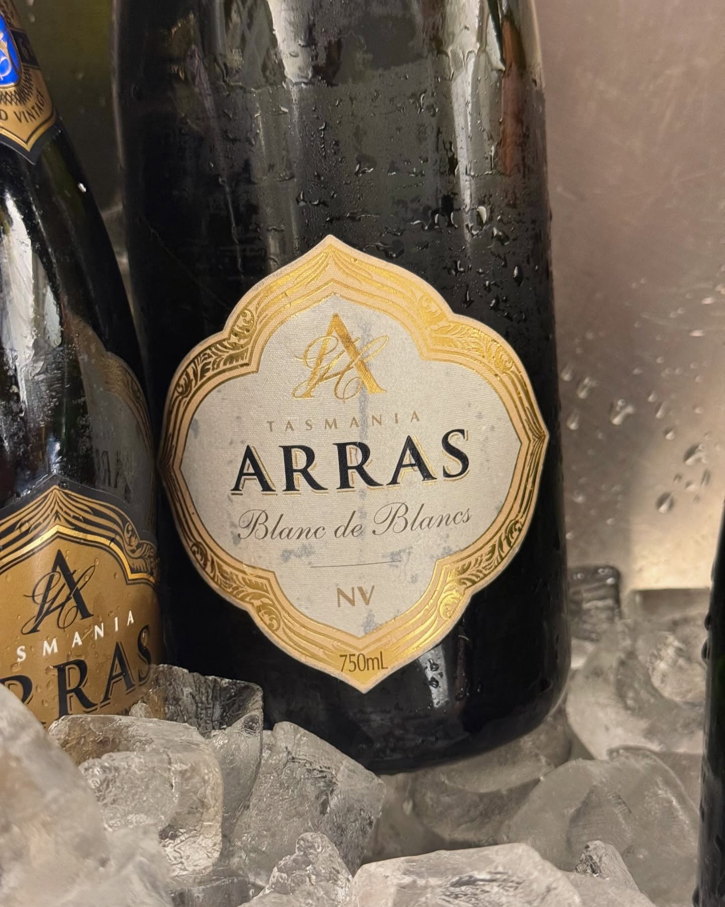 Un peu de nostalgie de ma période anglaise hier lors de la présentation annuelle du catalogue @realwines.ch au @lausannepalace . Un jolie moment de partage autour de vins issue des 4 coins du monde. Mes coup de cœurs étaient accès sur les vins de Nouvelle-Zélande et Australie. 🇦🇺 merci pour l’invitation et l’organisation 🙏 @dave.sommelier #sommelier #sommlife #winetasting @realwinefair @kumeu_river @pyramidvalleyvineyards @clonakillawines @grossetwines @wineofaustralia @feltonroad #pinotnoir #chardonnay #semillon @tyrrellswines