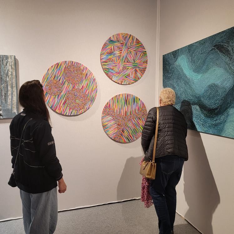 Un grand merci au Salon d’Automne pour cette magnifique aventure sur les Champs-Élysées ! Exposer du 23 au 27 octobre dans ce lieu mythique a été un vrai rêve devenu réalité. Tellement inspirée par tous les talents incroyables qui m’ont entourée durant cette exposition.
#SalonDAutomne2024 #ArtParis #ChampsÉlysées #LMRArtwork #Gratitude #ArtEtPassion #fiertéartistique