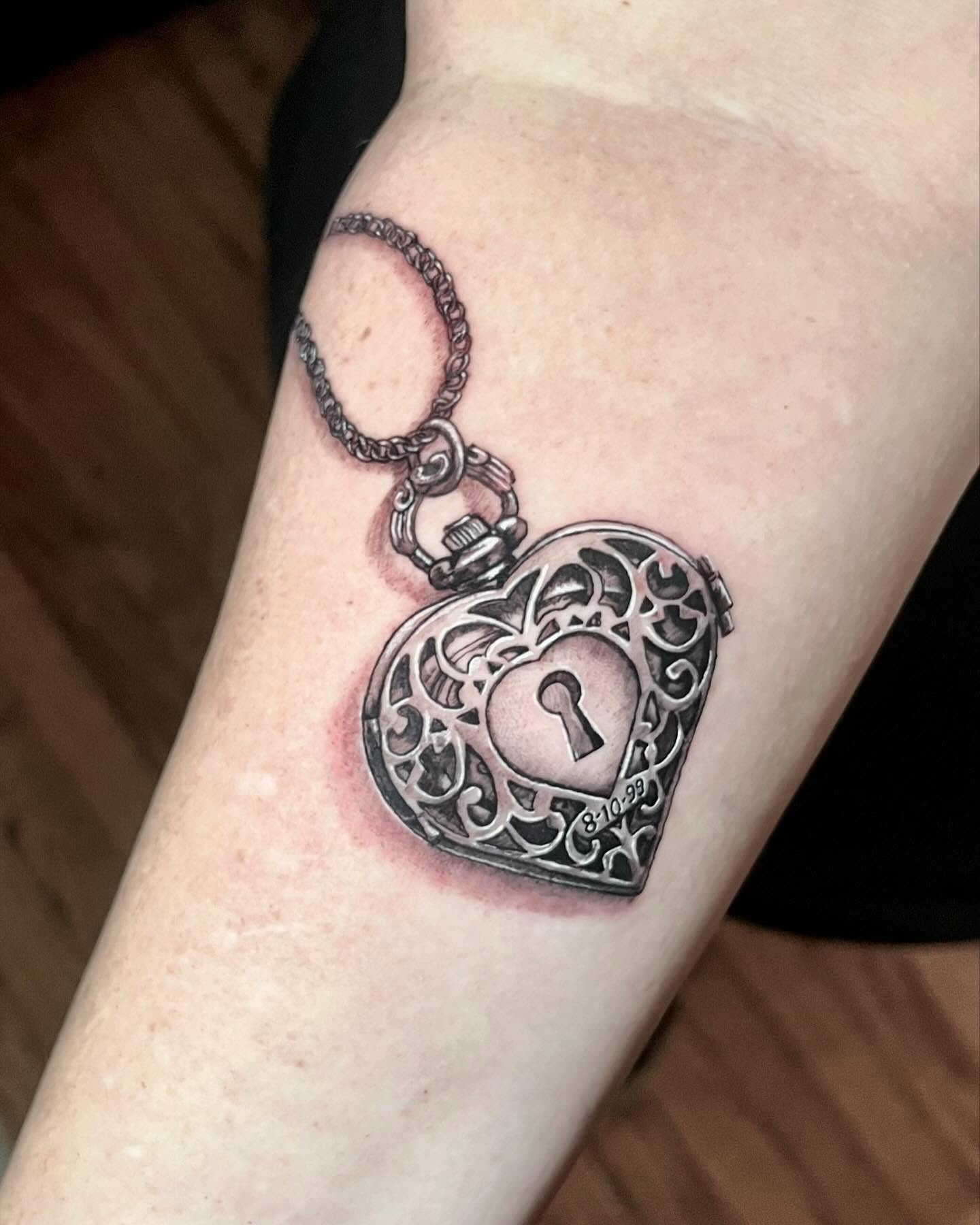 Lenny with this awesome key and locket couples tattoo! Head to our website and fill out the booking form to get scheduled today! Link in bio!
#cantontattoos #cantontattooartist #ohiotattooer #inkeeperstattooparlor #theinkeeperstattooparlor
@theinkeeperstattooparlor
Artist: @inkbylennypaul