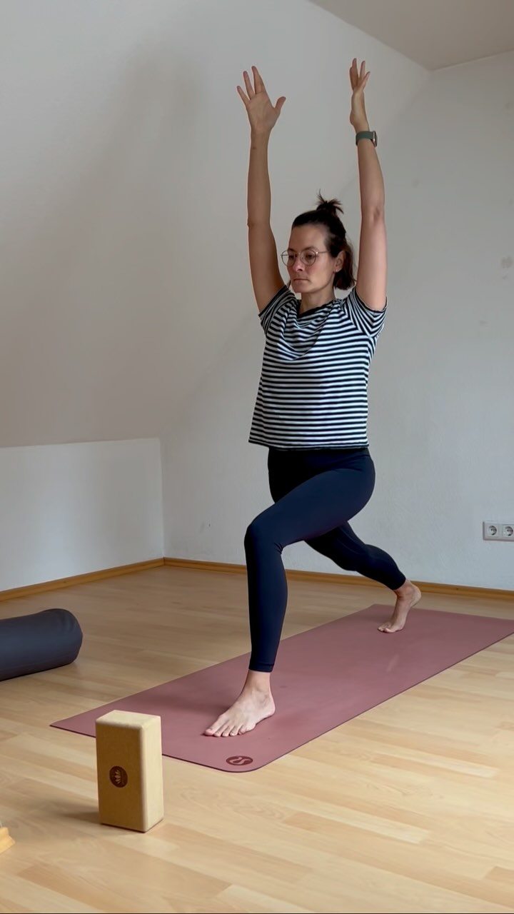 Got myself a little practice in this weekend.
.
.
.
#somindfulnow #yogateacher #yogamom #yogaflow #yogamat #mindfulflow #warrior #openheart