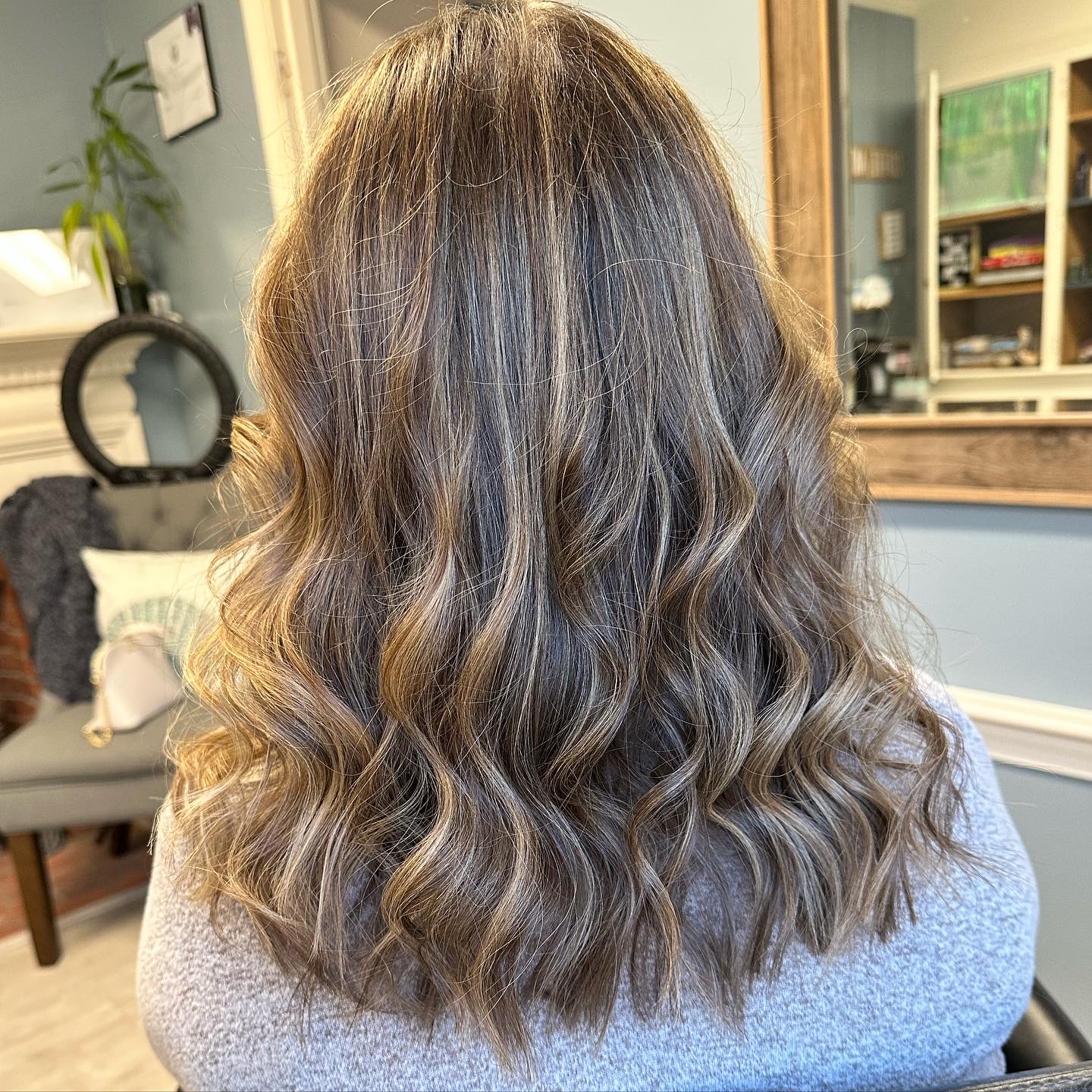 It’s TIME!!!
Christmas is right around the corner! And if your anything like me and a huge procrastinator then you’ve probably put yourself on the back burner while you get everything ready for everyone else!!
If those around you don’t know what to get you, send them my way for a gift card or to stock up on your home care!
There 5 appointments are my last available before Christmas!
If you want it message me to book!
Thursday Dec 5 @ 5:30pm (last evening appointment)
Friday Dec 6 @ 2pm
Wednesday Dec 11 @ 12pm
Wednesday Dec 18 @ 12pm
Thursday Dec 19 @ 1pm
Remember your just as important thru the holidays as everyone else!
#lostsirenhair #lostsirenhairstudio #holidayhair #hairappointment #nhhairstylist #nhhairvibes #nhhairsuite #wiltonnhhair #wiltonnhstylist