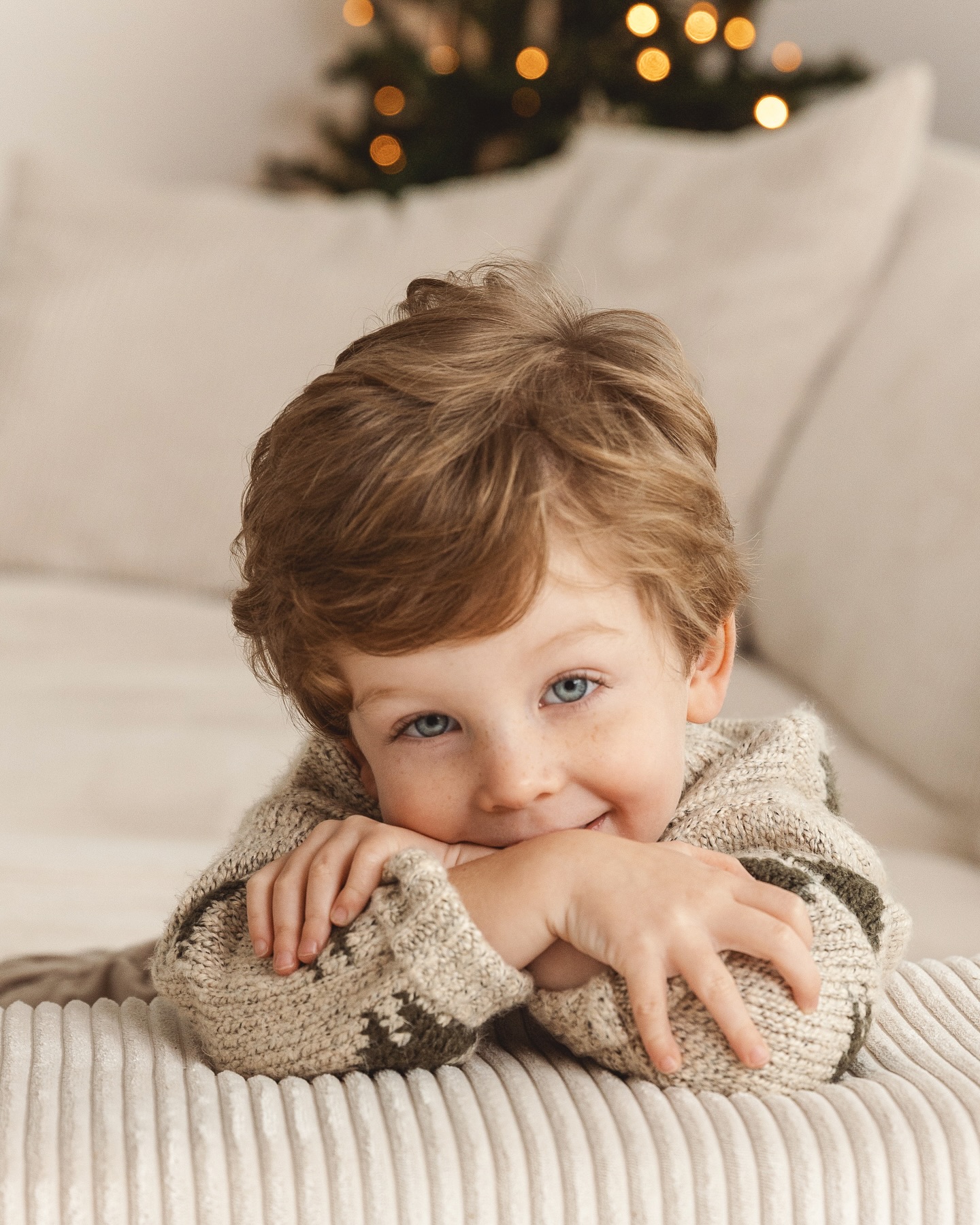 Kleine Momente, große Erinnerungen ✨ Die Weihnachtsminis fangen die Magie der Festtage ein – so warm, echt und unvergesslich 🎄❤️
#weihnachtsminis #kinderfotografie #weihnachtszauber