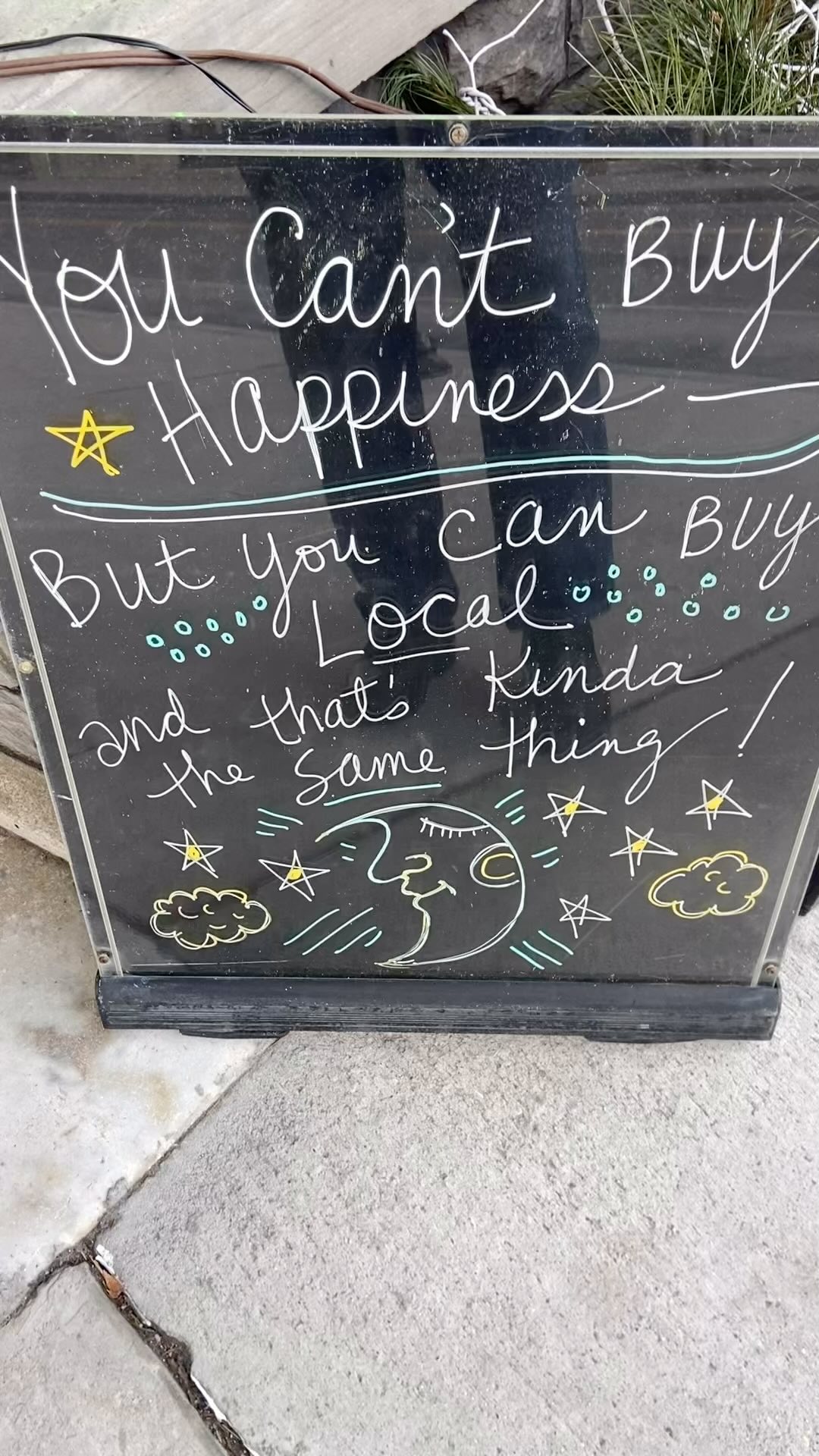 Big town open house tonight all the stores open late with treats and goodies all decorated very cozy and wonderful. I wish you could all come.! #mainstreetmiddlebury #womanownedbusiness #experiencemiddlebury #middleburychristmas #middleburycollege