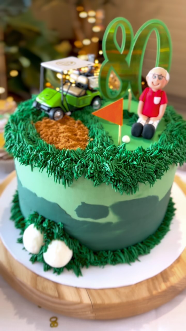 Ken turns 80, can you guess the theme? ⛳️
.
.
Flowers @joliesfleursflowers
Venue @thebristolgolfclub_
.
.
#bakeit #bakersofinstagram #buttercreamcake #cakedecorator #cakecakecake #cakedesign #cakeart #cakesofig #cakedecorating #reelitfeelit #reelsinstagram