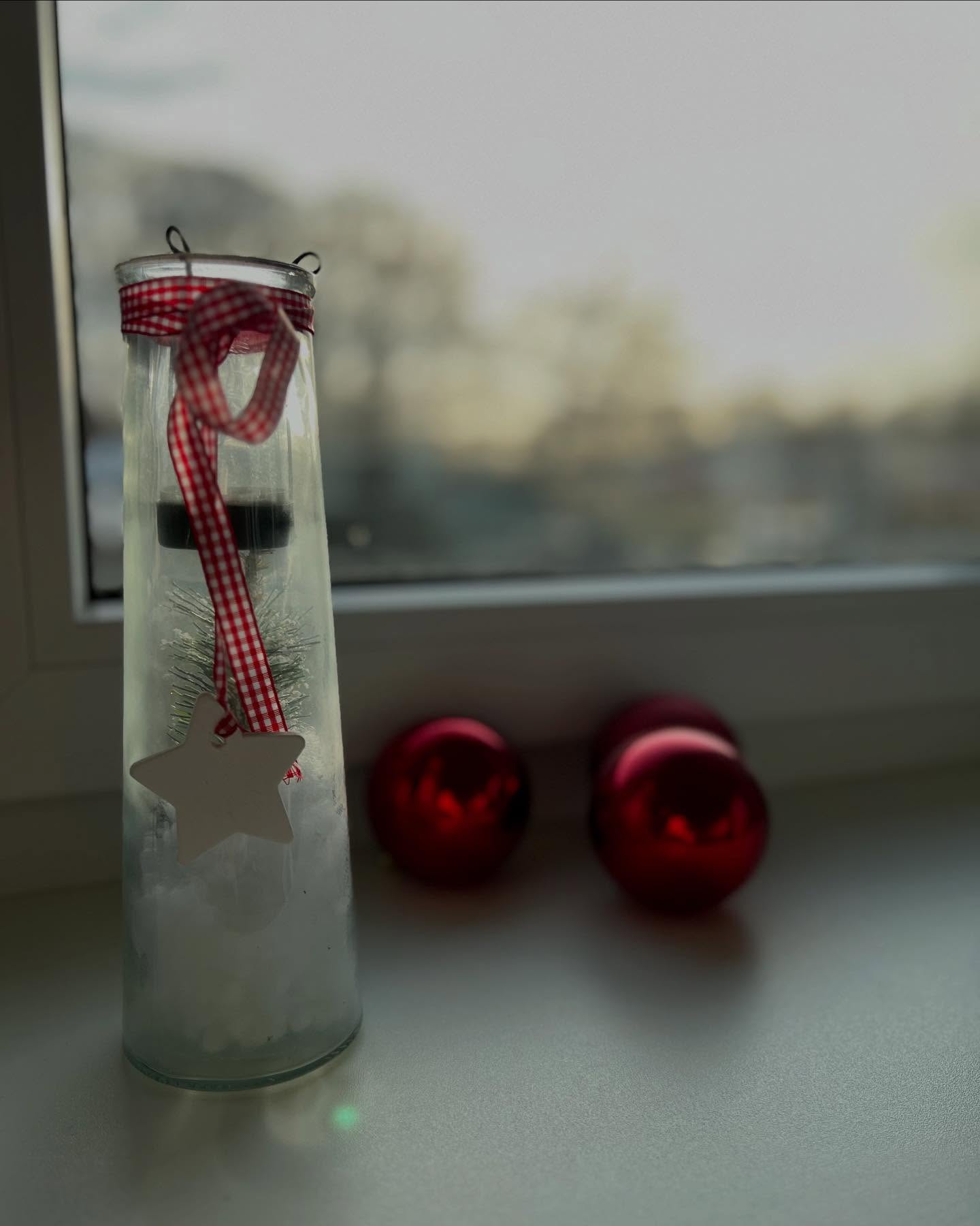 🎄✨ Frohe Weihnachten wünscht die Gollo! 🎅🌟
In der Weihnachtszeit wird uns einmal mehr bewusst, wie wichtig Zusammenhalt, Wertschätzung und ein starkes Team sind. Das vergangene Jahr war herausfordernd, aber gemeinsam haben wir viel erreicht – für unsere Projekte, unsere Kunden und unsere Umwelt.
Wir möchten die Gelegenheit nutzen, Danke zu sagen – an unsere Mitarbeitenden, unsere Kunden und alle, die uns unterstützt haben. Eure Zusammenarbeit und Vertrauen sind für uns das größte Geschenk!
Nun wünschen wir Euch und Euren Liebsten eine besinnliche Weihnachtszeit voller Wärme, Freude und Entspannung. Genießt die festlichen Tage und startet gut in ein neues Jahr voller Möglichkeiten!
#Weihnachten #FroheWeihnachten #TeamGollo #Zusammenhalt #Dankbarkeit #gollo #diegollo #gollogartenbau #diegollo #gartenbau #lüneburg #vastorf #GartenUndLandschaftsbau #Nachhaltigkeit #365Tagefürsieimeinsatz