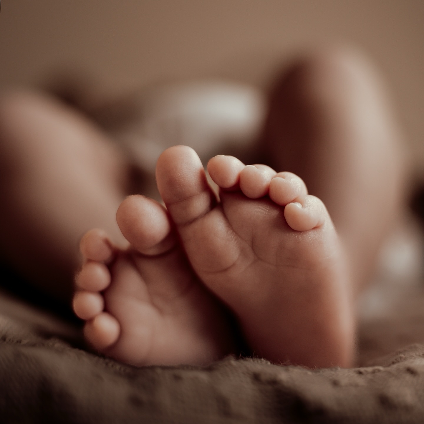 2024 was een heel bijzonder jaar voor mijn gezin. ✨ Maar ook zeker voor Studio Loua op het gebied van fotografie. Jeetje, wat heb ik een enorme groei doorgemaakt en ben zo ontzettend dankbaar voor de vele en vooral ook bijzondere shoots die ik heb mogen doen. Bedankt lieve allemaal, voor het vertrouwen en de waardering, want ik fotografeer met zo veel liefde en passie dankzij jullie. 💓 En binnenkort kom ik met een héle leuke maar vooral ook bijzondere toevoeging van m’n diensten. Snel meer in 2025!
Fijn uiteinde lieve allemaal! 🫶🏼