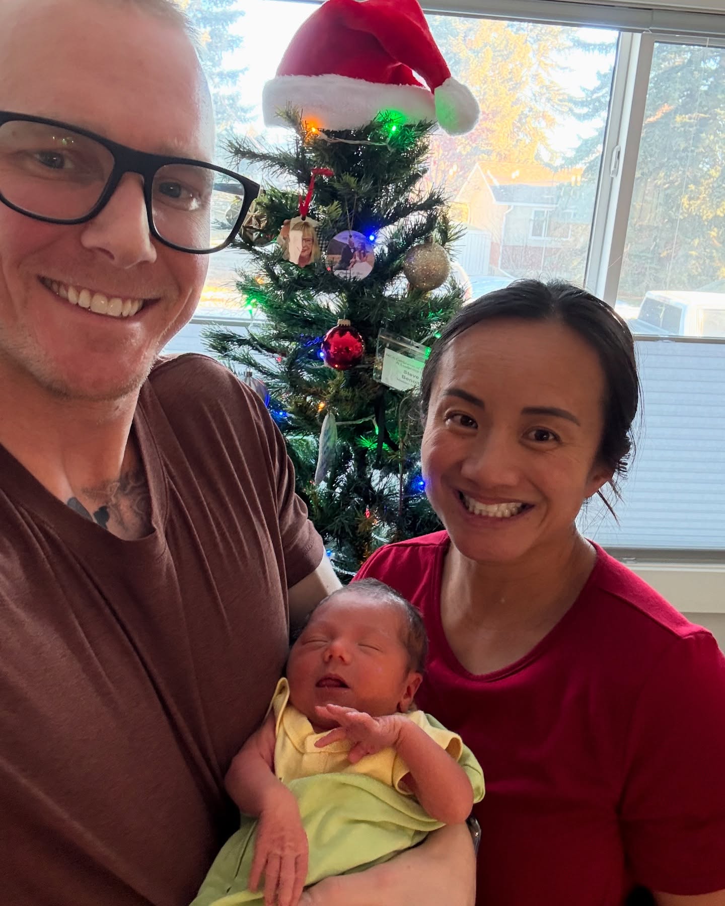 Merry Christmas!🎄 We were gifted with the early arrival of our healthy and beautiful son Lucas this year 🥰! Here is hoping that your holidays are as filled with joy and love as ours 💛💛!