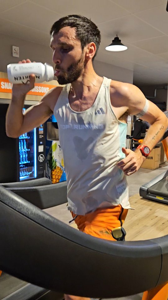 ✨️ 2025 ✨️
Reprise des bases, progressivement, patiemment, passionnément.
👟 @top4running.fr : CP GAET
🎽 @bordeaux_athle
📖 @climbyapp : contenu coaching à découvrir
📷 @khadiatachiante ❤️
#runthewinter #top4running #gofastertogether #bordeauxathle #climby #shapeyourlife