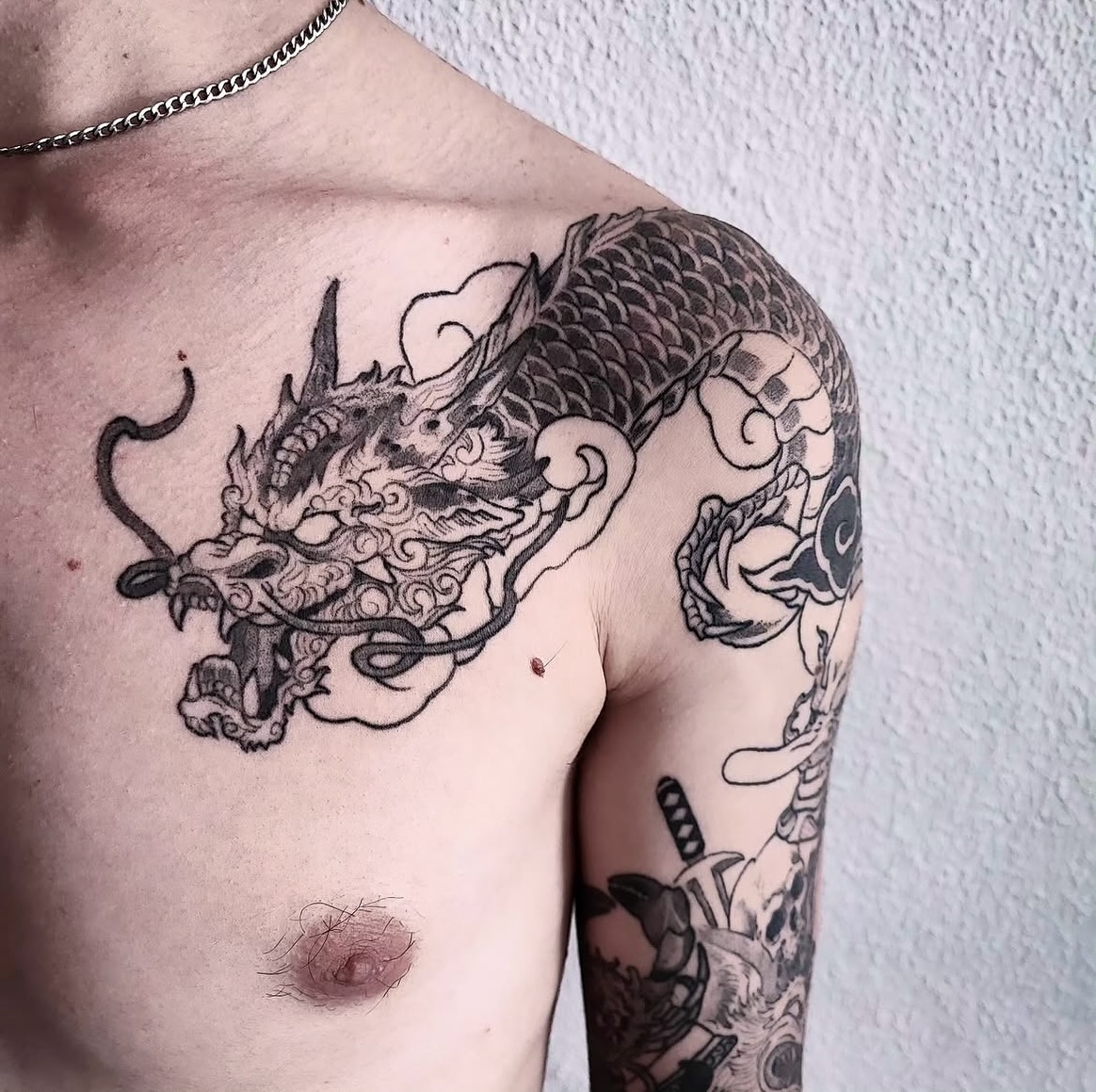 Iniciámos o ano ! E este é um ano onde prometemos ter muita arte a fluir no estúdio ! Aqui temos a arte do nosso mais recente artista residente @n.o.r.i.g.a.e Renato ! Espero que gostem de oriental porque aqui estão muitas ideias para sair …
@orientaltattoos @versoinverso_tattoo @believatattooportugal @bts_tattoo_supplies
#oriental #orientaltattoo #tattoos #tattooed #tattooideas