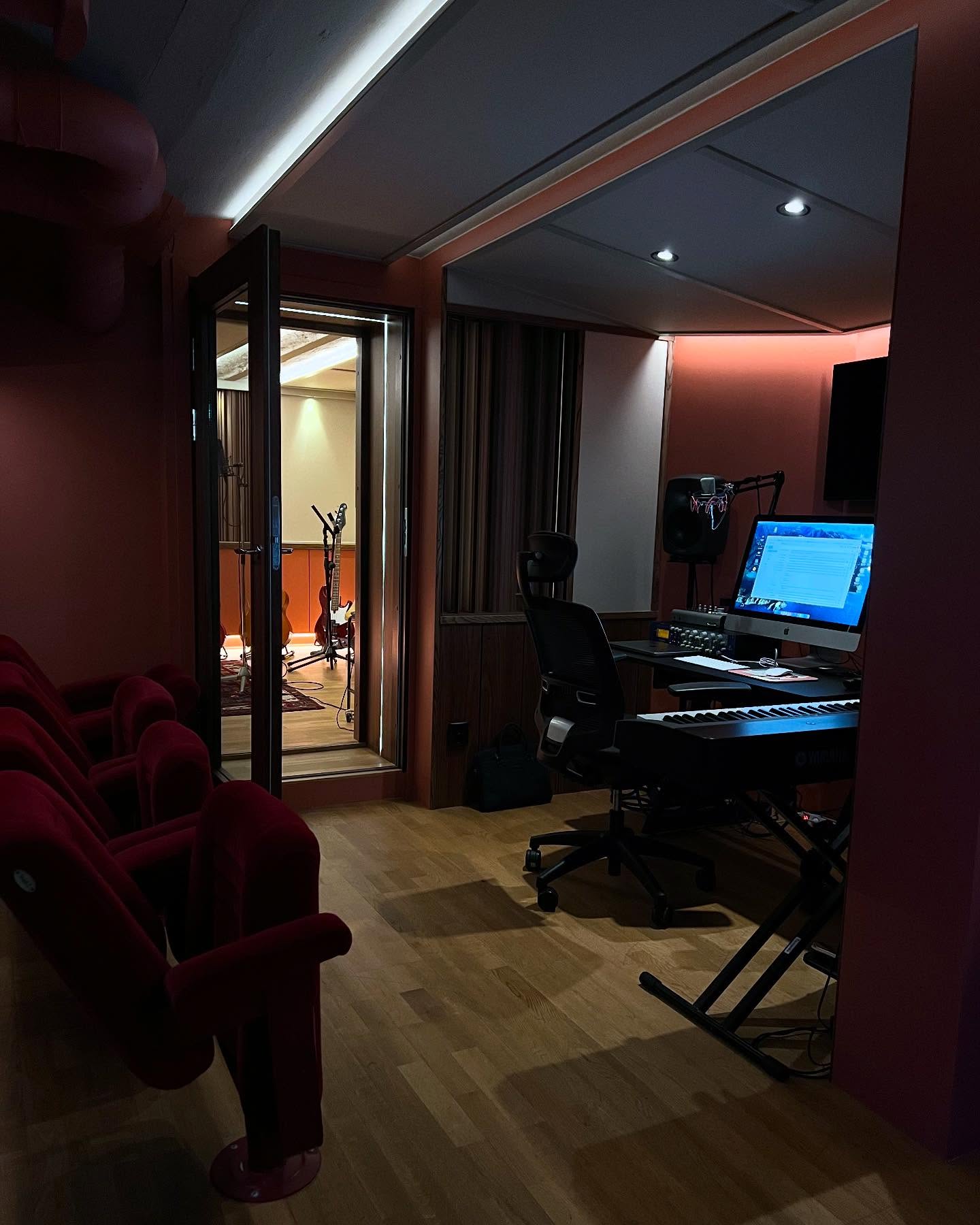 Vi fick det ärofyllda uppdraget att ta itu med källaren hos House of stories. Tack för förtroendet och hoppas de nya studiorummen kommer vara till stor nytta framöver. 💫🐝 @houseofstoriesab #houseoftunes
#studiobyggarna #houseofstories #houseoftunes