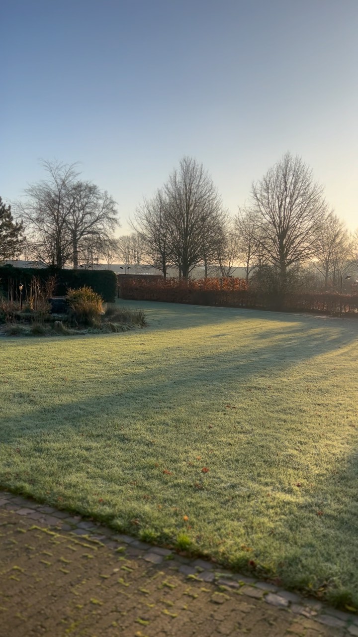 Een dag bij Apparance: verzorging en ontspanning
Omringd door rust en natuur kom je helemaal tot jezelf. Een moment van ontspanning, verzorging en nieuwe energie. Bij Apparance draait het om natuurlijke schoonheid, van binnen én van buiten.
#Apparance #NatuurlijkMooi #Ontspanning #SchoonheidInDeNatuur