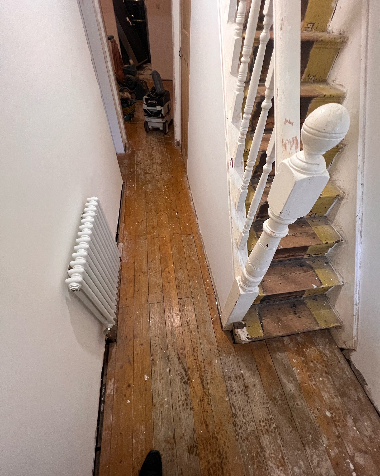Downstairs of pine boards restored back to the wood and sealed with a clear high traffic lacquer ?
Do you have a engineered or solid wood floor in need of being restored ? Don’t hesitate to get in touch for a honest and reliable quote.
? : 07721710499
? : uniquefloorfinishes@outlook.com
? : www.uniquefloorfinishes.com
? : unique floor finishes on google
Floor Sanding ☑️
Floor Laying ☑️
Floor repairs ☑️
Free quotations ☑️
5 Star google reviews ⭐️
#restoration #floorsanding #parquet #woodfloors #homeimprovements #oakflooring #renovation #reclaimedwood