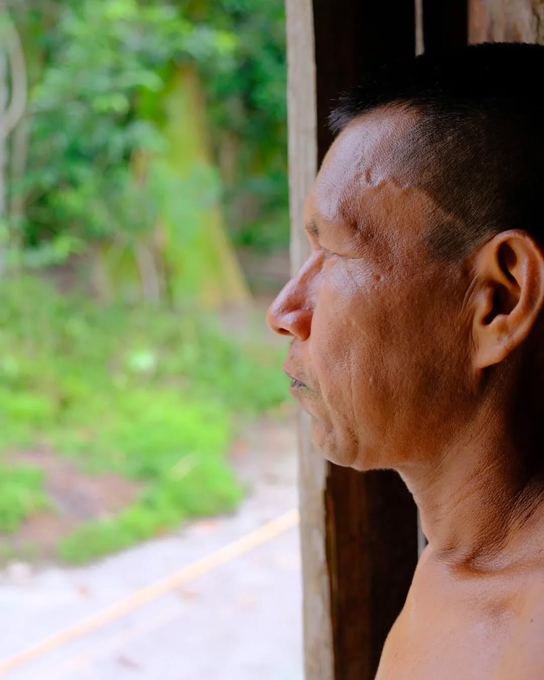 🌿✨ Achiote es un proyecto creado para mostrar la riqueza de la Madre Tierra y sus guardianes que son los pueblos indígenas, a través de la fotografía, joyería artesanal y patchwork. La idea es que las personas florezcan con colores y protejamos el medio ambiente y ha estas comunidades, les demos voz y preservemos su sabiduría para las futuras generaciones. 🌺🌎
Por otro lado, me encontré con un artículo sobre cuentas que, de manera involuntaria, comenzaron a seguir a @potus y @vp. Esto también le pasó a Achiote. Las personas, marcas, organizaciones y políticos que seguimos deben ser nuestra elección, no algo impuesto.
⚠️ ¡Tómate un momento para revisar tus cuentas! Asegúrate de que sigues a quienes deseas, no por un algoritmo forzado. 🙅♀️💻