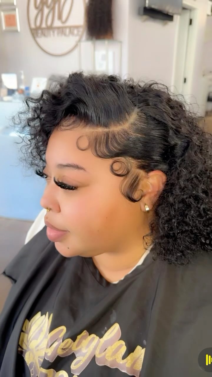 Soft baby hair with curly hair, very cutesy
Www.Getglamdollz.com
#beauty #hairstylist #hairstyle #nyc